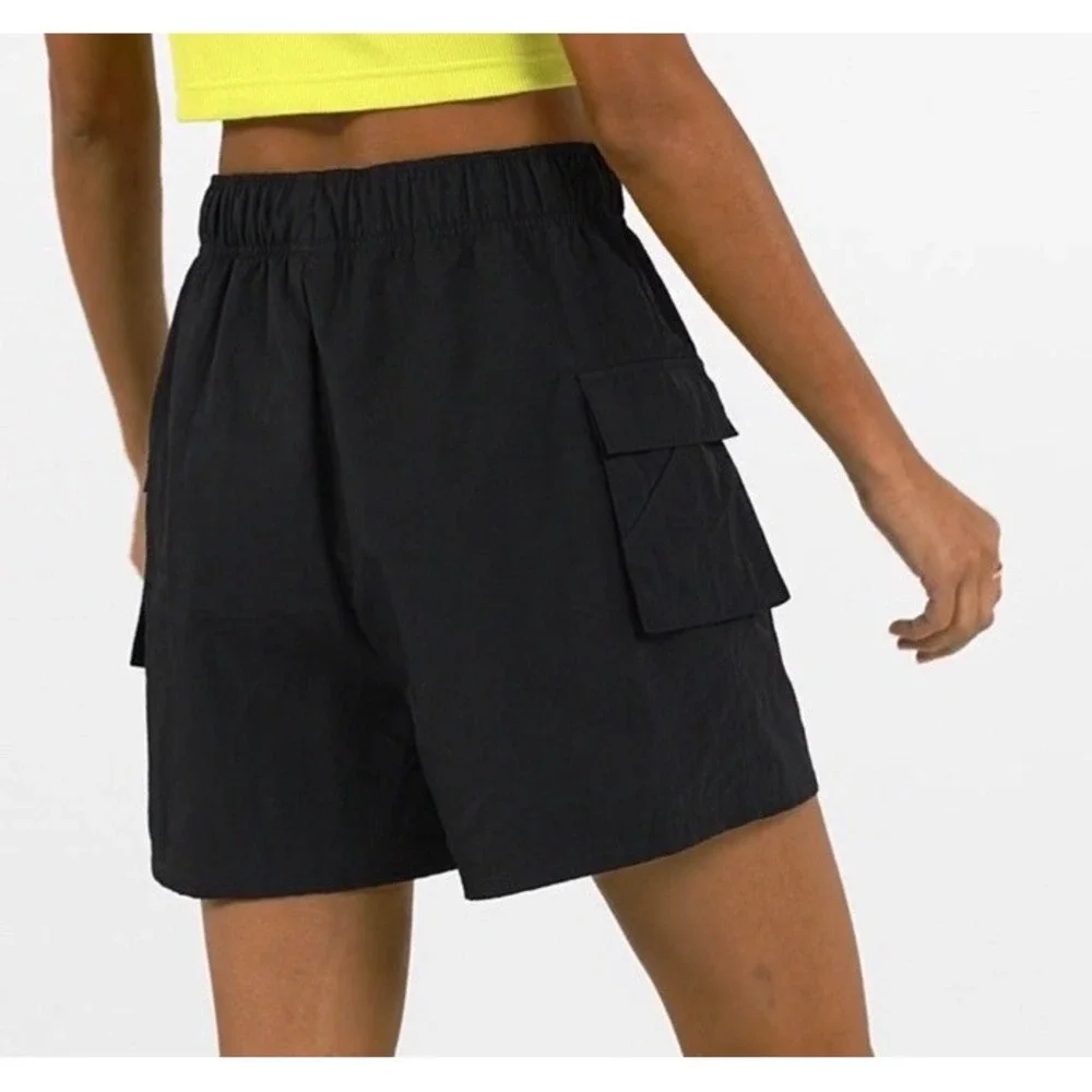 NWT Nike Sportswear Essential High Rise Cargo Shorts XS Black Woven Utility